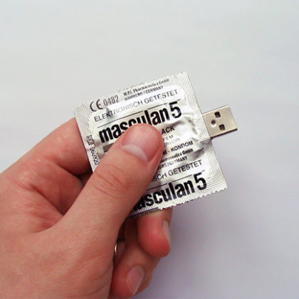 Condom-USB-Flash-Drive_1