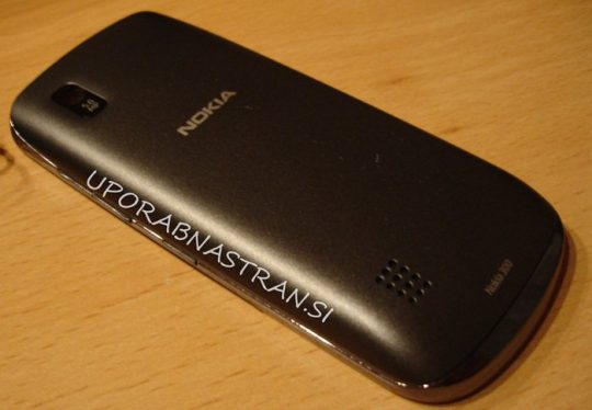 nokia-asha-300-box2