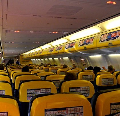 Ryanair_B737-800_Cabin