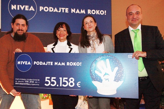 nivea-podajten-nam-roko-2012