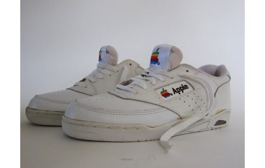 apple-sneakers-superge