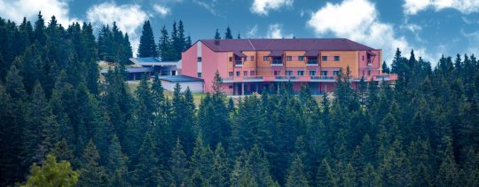 pogled-na-hotel-natura