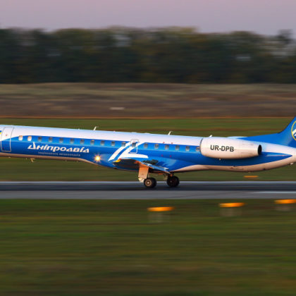 Dniproavia_Embraer_EMB-145LR