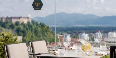 BEEInitiative@InterContinentalLjubljana_B-restaurant&bar_Terrace_#BEEHERE-FB