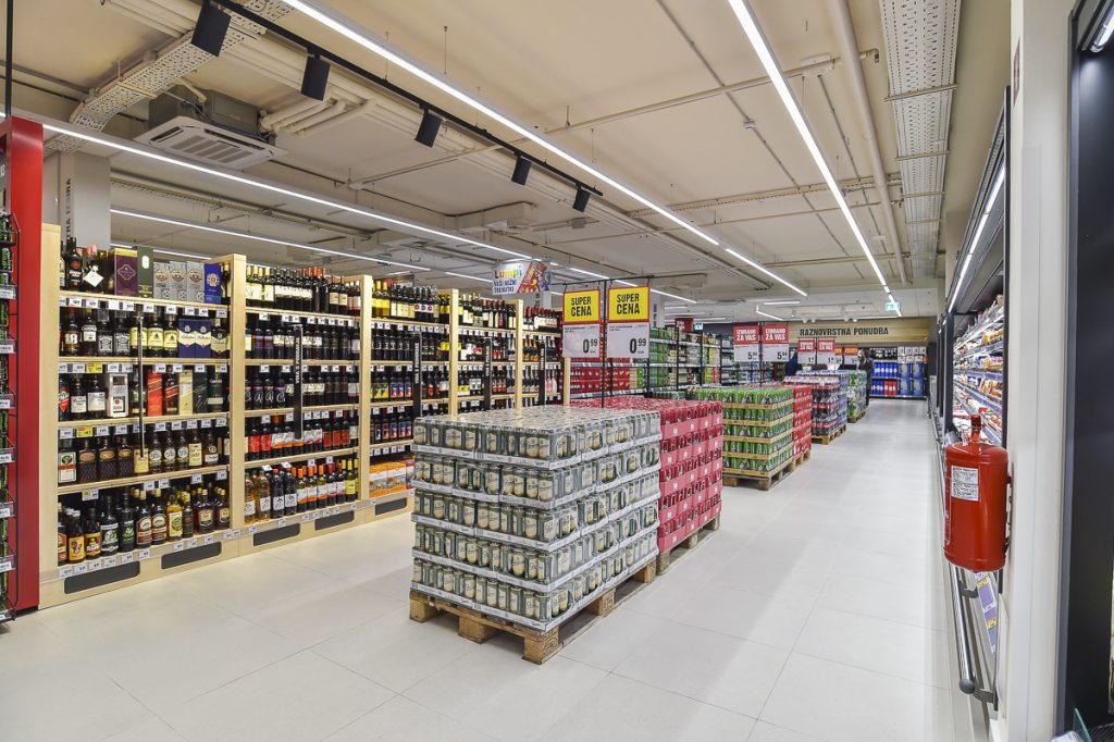 mercator-supermarket-menges-6