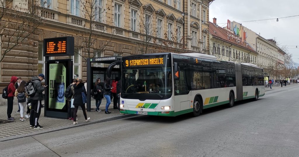LPP-avtobus-postaja-prikazovalnik-prihoda-ljubljana