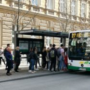 lpp-avtobus-ljubljana-vstop-postajalisce-prikazovalnik