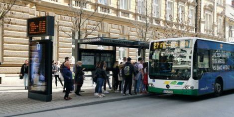 lpp-avtobus-ljubljana-vstop-postajalisce-prikazovalnik