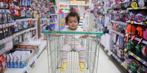 nakupovanje-vozicek-otrok-trgovina