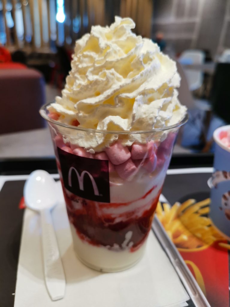 mcflurry-mcsundae-deluxe-marshmallow-mcdonalds-slovenija-2019-4