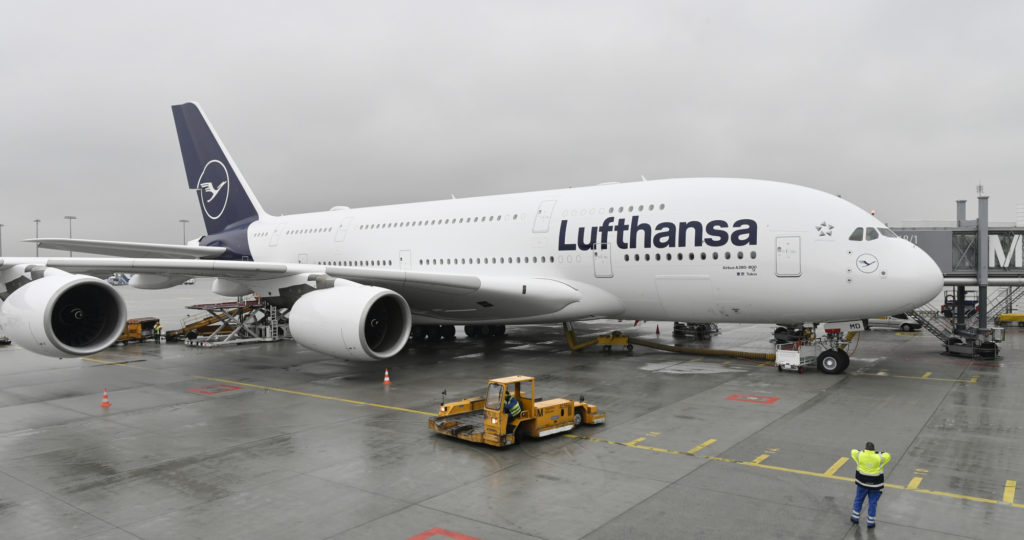 lufthansa-airbus-A380-800-1