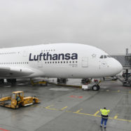 lufthansa-airbus-A380-800-1