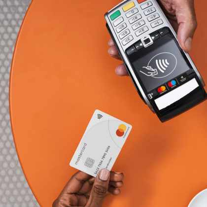 mastercard-kartica-placilo-pos-terminal-brezkontaktno mastercard-kartica-placilo-pos-terminal-brezkontaktno