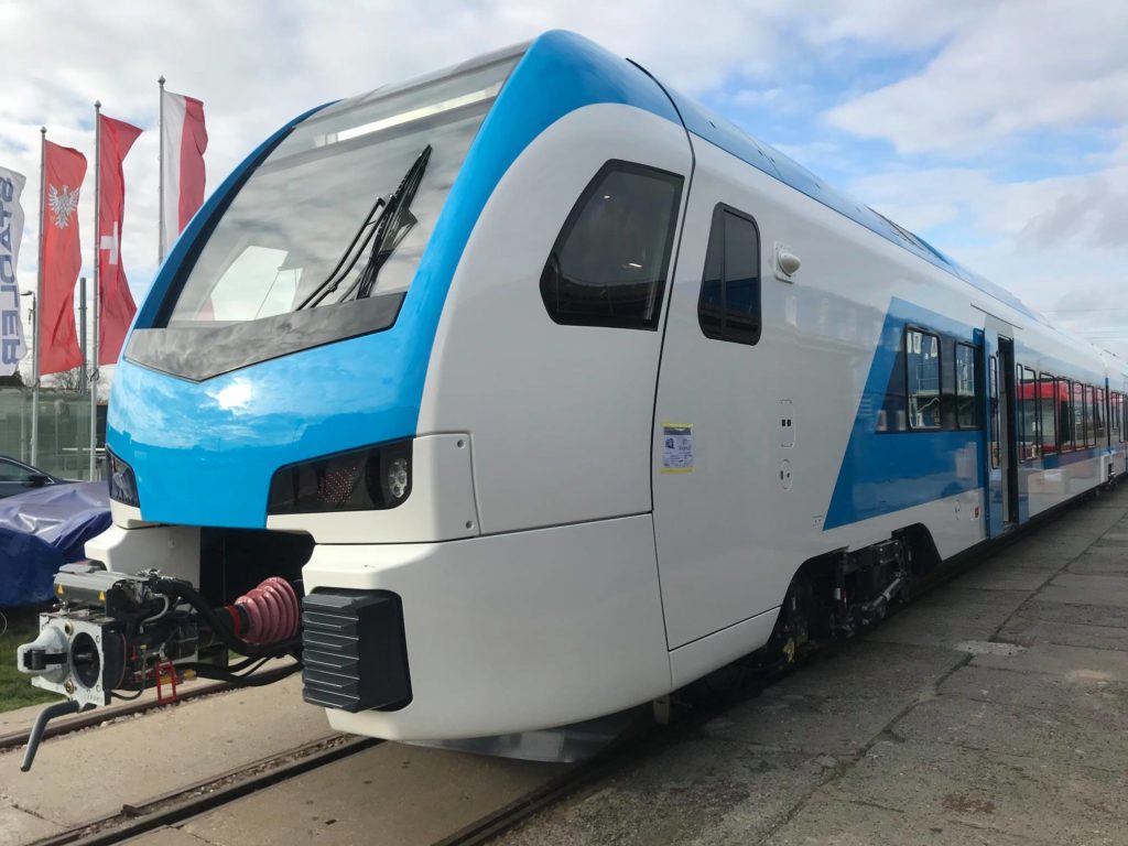 stadler-FLIRT-DMV-dizelski-vlak-zunanjost-1