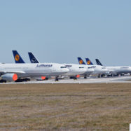 lufthansa-covid-19-runway-frankfurt-fra-muc-parkirana-vzletno-pristajalna