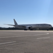 kitajska-ljubljana-slovenija-letalo-medicinska-oprema-7-4-2020-boeing-777-nordwind-airlines