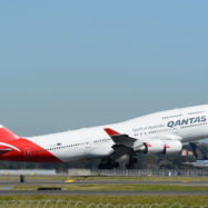 Boeing_747-400-Qantas_Airways