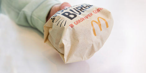 McDonalds-papir-iz-trave-grass-paper-Deutschlandburger