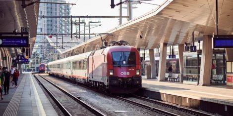 Vlak-Dunaj-Ljubljana-Trst-Eurocity-vozni-red-cena