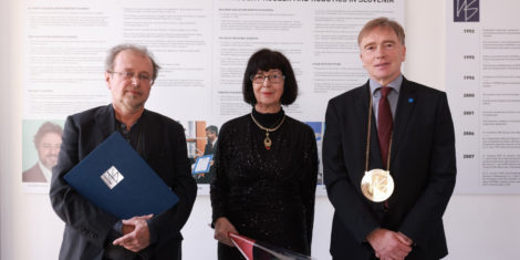 Jasna Kontler Salamon in Goran Tenze sta od Inženirske akademija Slovenije prejela priznanji za kakovostno novinarsko poročanje o inženirstvu in znanosti