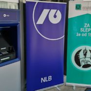 Banka NLB je v Ljubljani postavila prvi bankomat prilagojen potrebam slepih in slabovidnih, do konca leta 2023 jih bo po Sloveniji na voljo 52
