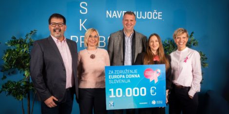 Telekom-Slovenije-in-Samsung-sta-predala-donacijo-Zdruzenju-Europa-Donna-Slovenija-in-s-tem-obelezila-ze-16-let-aktivnosti-ozavescanja-o-raku-dojk