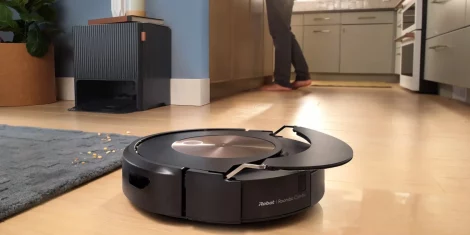 Klasicni-iRobot-Roomba-ali-z-moznostjo-sesanja-in-pomivanja-kateri-je-najboljsa-izbira-za-vas-dom