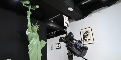 Razstava Banksy v Ljubljani bo zaradi velikega zanimanja odprta tudi v četrtek, 8. februarja 2024 na Prešernov dan