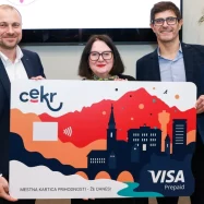 CeKR-kartica-Mestne-obcine-Kranj-je-predplacniska-Visa-kartica-s-katero-se-mestni-avtobusni-prevoz-zaracuna-po-najugodnejsi-ceni-vozovnice