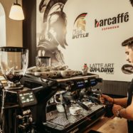 Drzavno-prvenstvo-v-latte-artu-2024-je-prineslo-nove-imetnike-zelenega-rdecega-in-crnega-loncka-ter-razkritje-da-je-Ales-Gorenc-pred-kratkim-postal