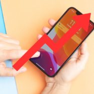Bo iPhone res stal 2.300$ Zaradi novih carin bi se Applovi izdelki lahko močno podražili