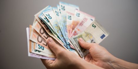 Regres 2025 višina, najvišji neobdavčen regres 2025, maksimalen, minimalni regres in do kdaj morajo podjetja izplačati regres delavcu