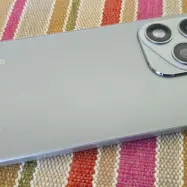 Honor 400 Lite test telefona ki se ponuja kot dobra izbira za nezahtevne uporabnike