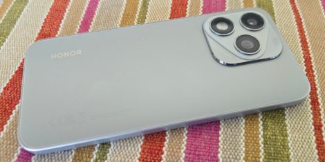 Honor 400 Lite test telefona ki se ponuja kot dobra izbira za nezahtevne uporabnike