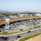 Arkadia Domžale zdaj v lasti SES Spar European Shopping Centers, ki ima v Sloveniji v lasti centre Citypark, Aleja, Center Vič, Europark in Citycenter