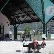 Prva brezmejna kavarna EPICafe v središču Nove Gorice ob Trgu Evrope kot simbol čezmejnega sodelovanja