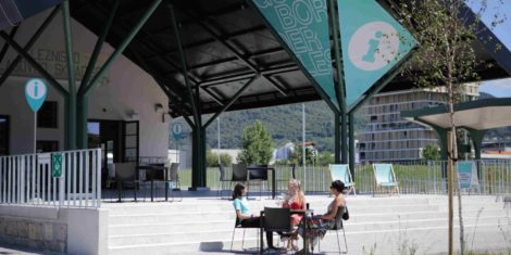 Prva brezmejna kavarna EPICafe v središču Nove Gorice ob Trgu Evrope kot simbol čezmejnega sodelovanja