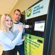 Zbranih več kot 300.000 plastenk za nakup defibrilatorjev in podporo prvim posredovalcem