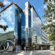 Nama Ljubljana se ponovno odpira, a odprtje prinaša veliko spremembo, dva ločena vhoda v Namo