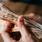 Obvezna božičnica neobdavčena božičnica po zgledu regresa kot neke vrste 14. plača