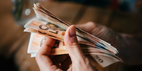 Obvezna božičnica neobdavčena božičnica po zgledu regresa kot neke vrste 14. plača