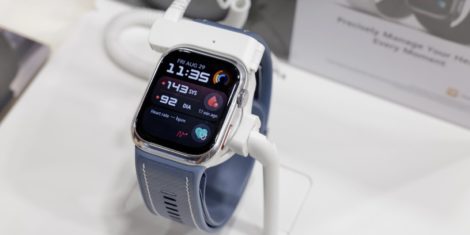Ura Huawei Watch D2 s še bolj natančnim merjenjem kmalu prihaja tudi v modri barvni različici