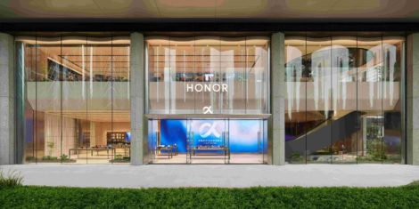 Honor je Shenzhenu odprl svojo prvo Honor Alpha trgovino z vizijo povezane prihodnosti umetne inteligence