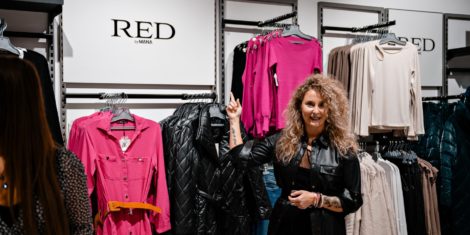 Slovenska blagovna znamka MANA s jesensko zimsko kolekcijo RED predstavlja razširjeno ponudbo in nove trajnostne materiale