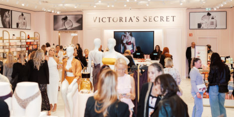 Victoria's Secret odprla prvo trgovino v Sloveniji in v Ljubljano prinesla rožnati glamur