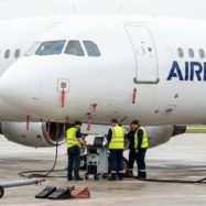 Airbus zahteval nujno posodobitev programske opreme letal Airbus A320, letalski prevozniki se soočajo s težavami zaradi prizemljitev