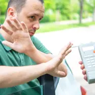 Alkotest protiustaven  Strinjanje voznika z alkotestom ni več dovolj za kazen, alkoholiziranost morajo ugotoviti z etilometrom