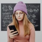 Skoraj 1.000 Slovencev je kliknilo na lažno spletno povezavo v SMS sporočilu, a na srečo se niso opekli