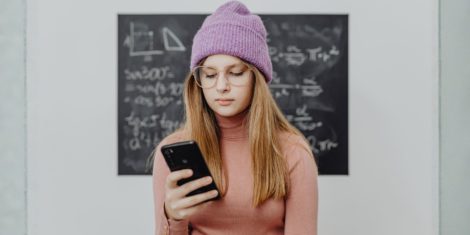 Skoraj 1.000 Slovencev je kliknilo na lažno spletno povezavo v SMS sporočilu, a na srečo se niso opekli