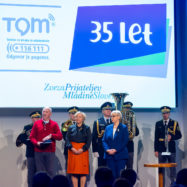 TOM telefon praznuje 35 let delovanja in izpostavlja nujnost zaupanja mladim